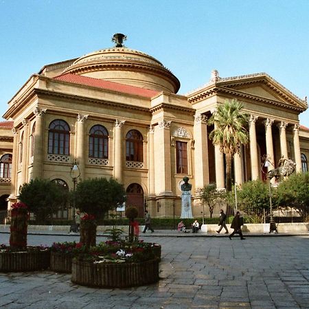 Holiday Palermo Exterior photo