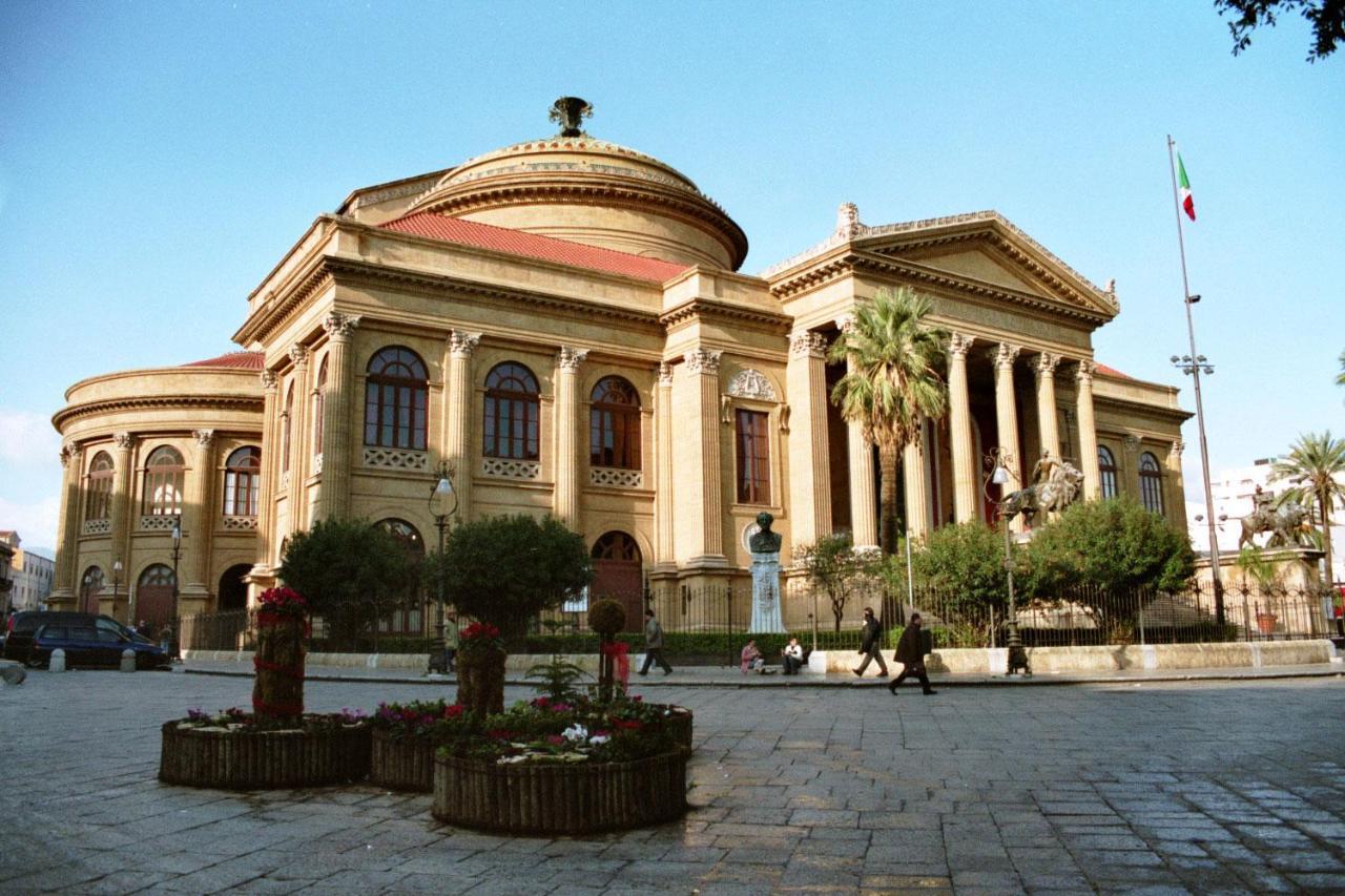 Holiday Palermo Exterior photo