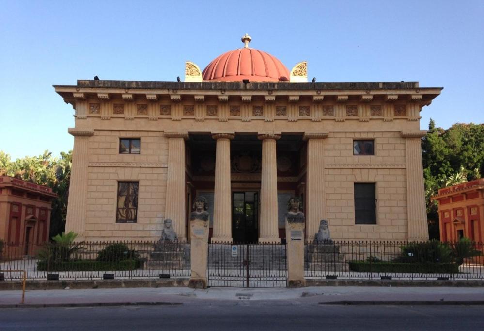 Holiday Palermo Exterior photo