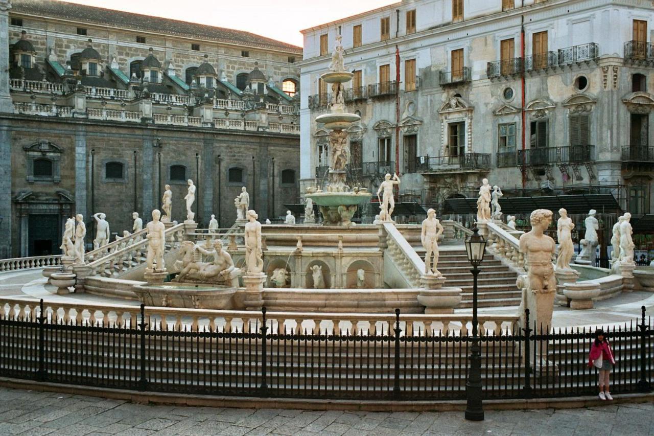 Holiday Palermo Exterior photo